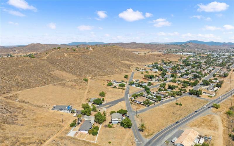 View of the surrounding neighborhood