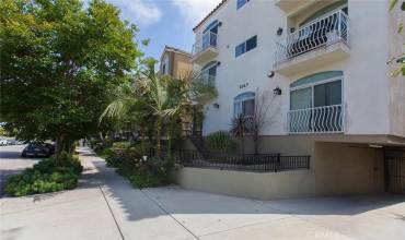 2027 Beloit Avenue 103, Los Angeles, California 90025, 3 Bedrooms Bedrooms, ,3 BathroomsBathrooms,Residential Lease,Rent,2027 Beloit Avenue 103,OC24175448