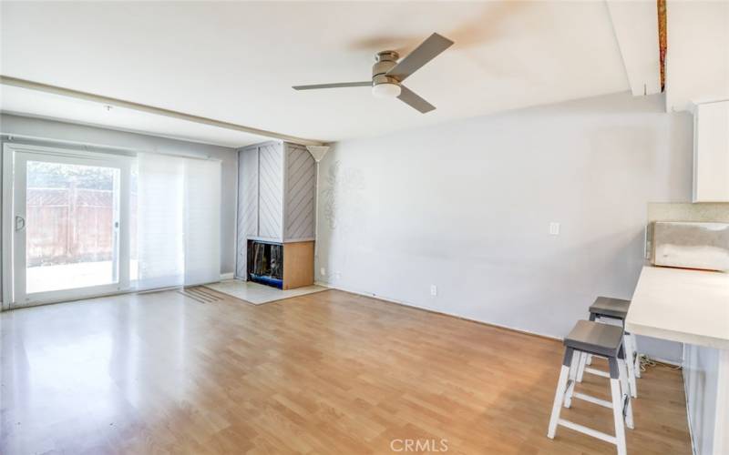 Ceiling light/fan fixture in living room.