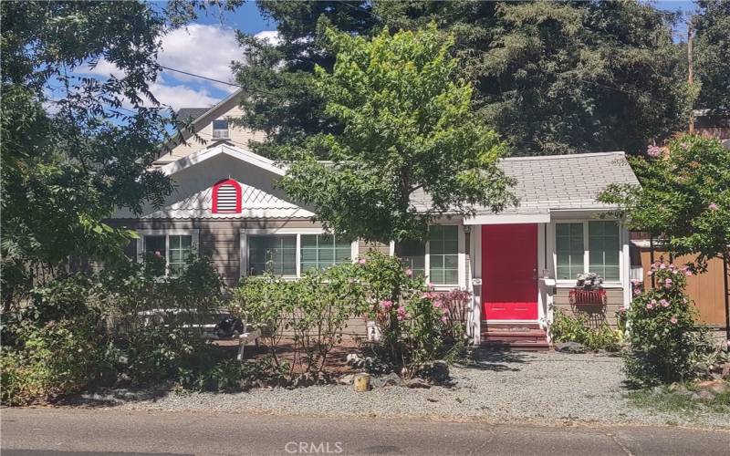 Red door house: 620 Sixth St