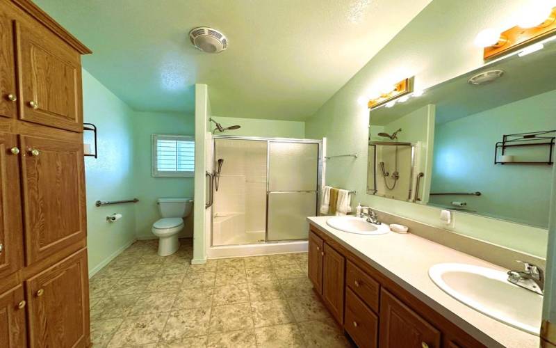 Master Bath with upgraded fixtures