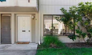 1316 Singingwood Ct 4, Walnut Creek, California 94595-3280, 1 Bedroom Bedrooms, ,1 BathroomBathrooms,Residential,Buy,1316 Singingwood Ct 4,41070952