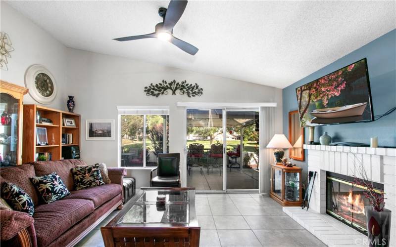 living room w/gas fireplace