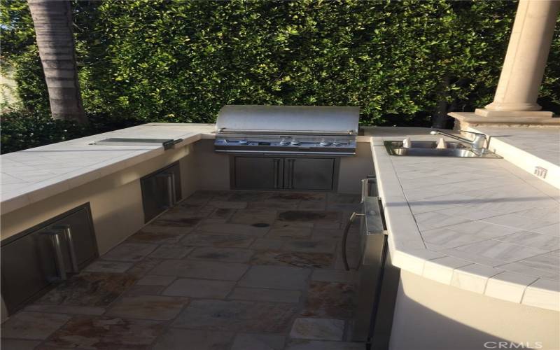 Outside Kitchen with FireMagic BBQ, Double Sink, Gas Burner, Remote Controlled Shades