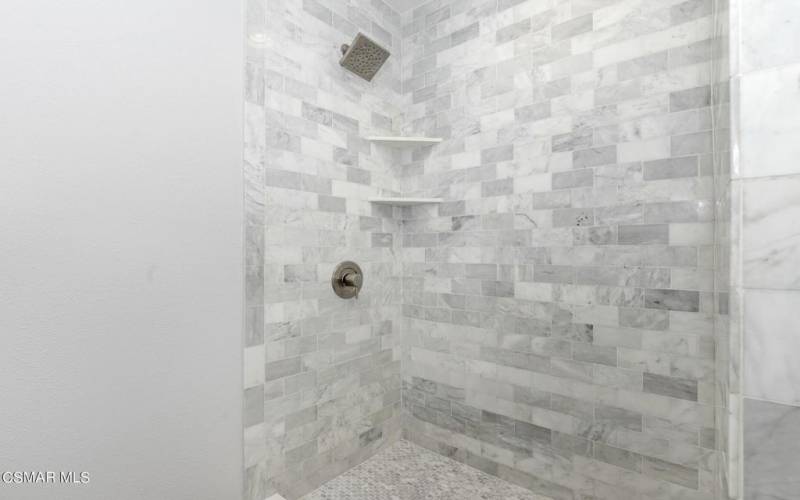 ensuite shower for bed 2