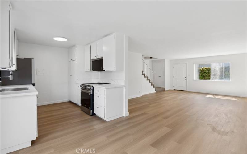 Upgraded kitchen with quartz counters, new appliances