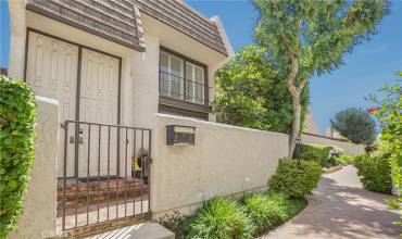 6246 1/2 Nita Avenue, Woodland Hills, California 91367, 2 Bedrooms Bedrooms, ,3 BathroomsBathrooms,Residential Lease,Rent,6246 1/2 Nita Avenue,WS24149960