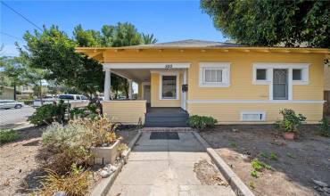 520 E 6th Street, Santa Ana, California 92701, 3 Bedrooms Bedrooms, ,2 BathroomsBathrooms,Residential,Buy,520 E 6th Street,PW24177334