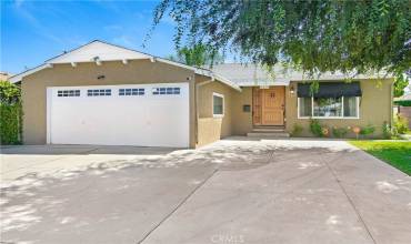 Curb Appeal and extra parking...LOOK @ that door!