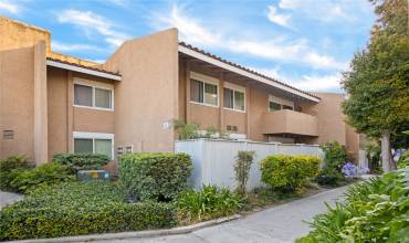 1001 W MacArthur Blvd 104, Santa Ana, California 92707, 3 Bedrooms Bedrooms, ,2 BathroomsBathrooms,Residential,Buy,1001 W MacArthur Blvd 104,PW24177655