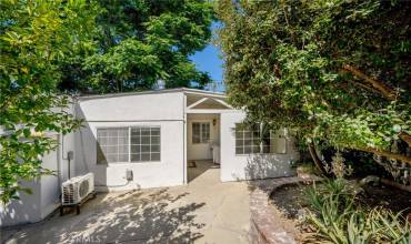 2728 Mayfield Avenue B, La Crescenta, California 91214, 2 Bedrooms Bedrooms, ,1 BathroomBathrooms,Residential Lease,Rent,2728 Mayfield Avenue B,GD24177711