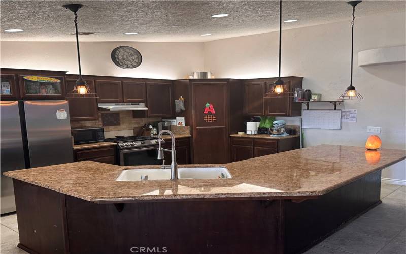 Kitchen Island & Pantry Closet