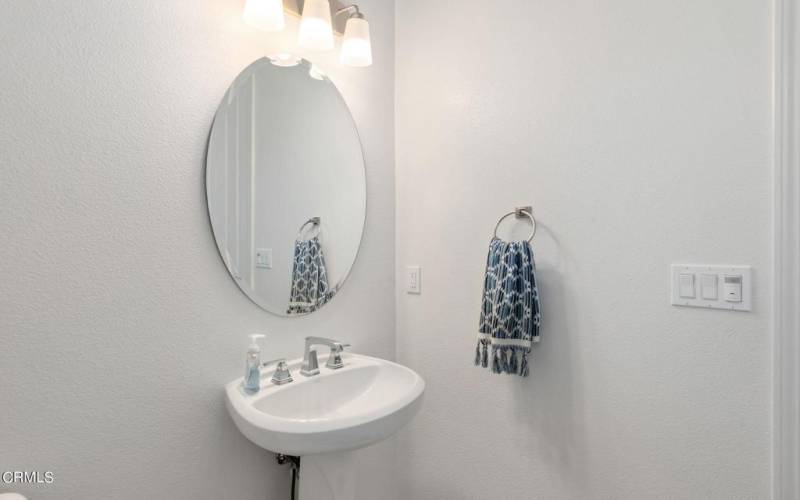 26-web-or-mls-26 - Powder Room