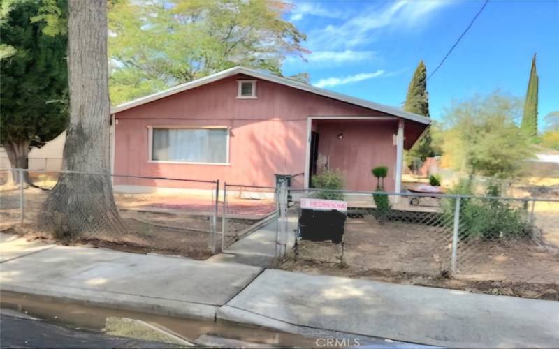 Front of this affordable 1102 Sqft, 3/2 Oroville Home Built in 1987. Has all appliances, garage and a Fence-in Yard for pets and gardening. Great Starter or Rental Property.