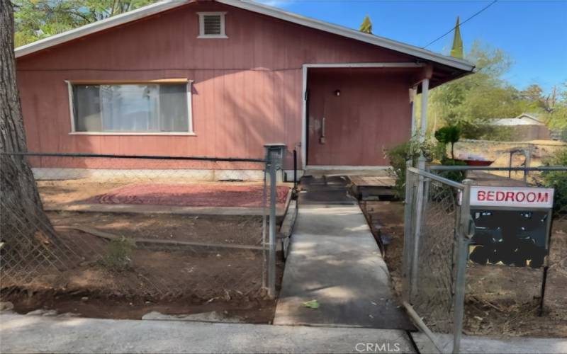 Front of this affordable 1102 Sqft, 3/2 Oroville Home Built in 1987. Has all appliances, garage and a Fence-in Yard for pets and gardening. Great Starter or Rental Property.