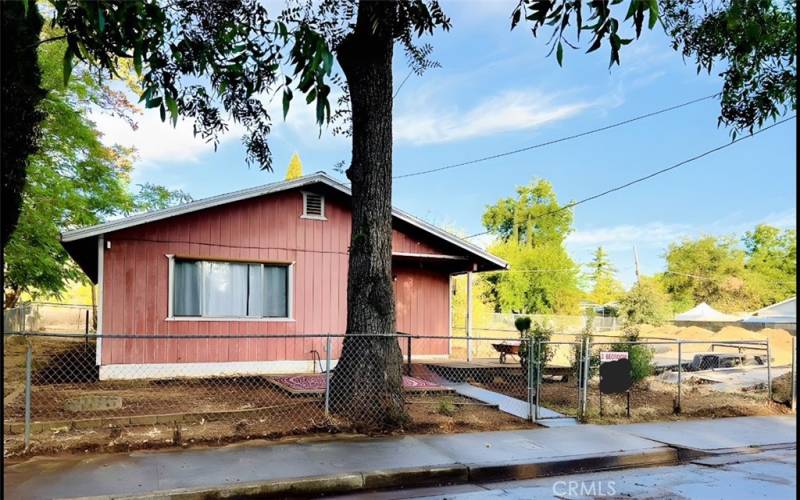 Front of this affordable 1102 Sqft, 3/2 Oroville Home Built in 1987. Has all appliances, garage and a Fence-in Yard for pets and gardening. Great Starter or Rental Property.