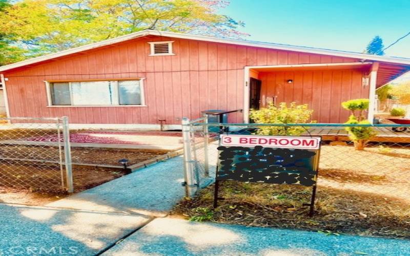 Front of this affordable 1102 Sqft, 3/2 Oroville Home Built in 1987. Has all appliances, garage and a Fence-in Yard for pets and gardening. Great Starter or Rental Property.