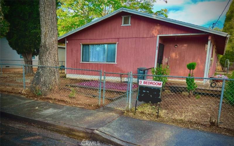 Front of this affordable 1102 Sqft, 3/2 Oroville Home Built in 1987. Has all appliances, garage and a Fence-in Yard for pets and gardening. Great Starter or Rental Property.