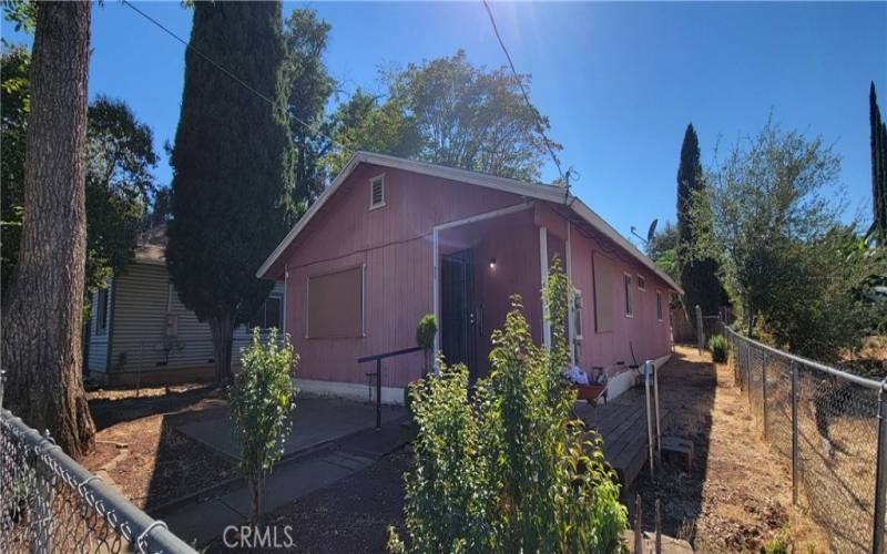 Front of this affordable 1102 Sqft, 3/2 Oroville Home Built in 1987. Has all appliances, garage and a Fence-in Yard for pets and gardening. Great Starter or Rental Property.