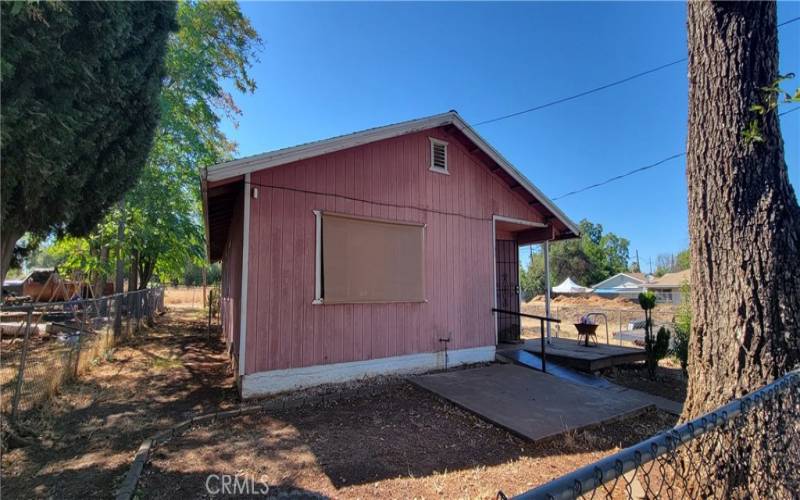 Front of this affordable 1102 Sqft, 3/2 Oroville Home Built in 1987. Has all appliances, garage and a Fence-in Yard for pets and gardening. Great Starter or Rental Property.