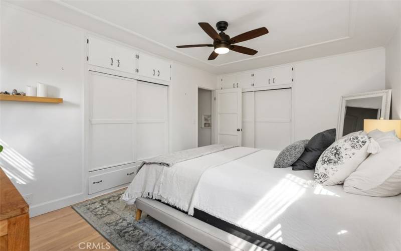 Main bedroom with 2 large closets. Ceiling fan. Queen size bed.