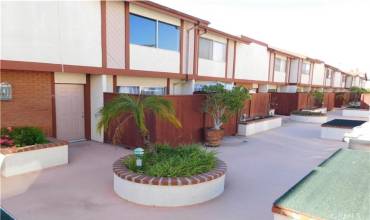 2509 W Redondo Beach Boulevard 25, Gardena, California 90249, 2 Bedrooms Bedrooms, ,2 BathroomsBathrooms,Residential Lease,Rent,2509 W Redondo Beach Boulevard 25,DW24163253