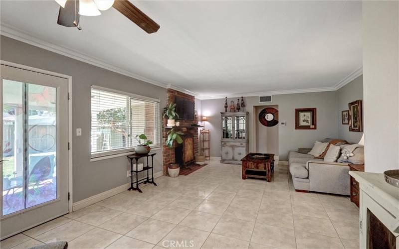 Living Room with fireplace