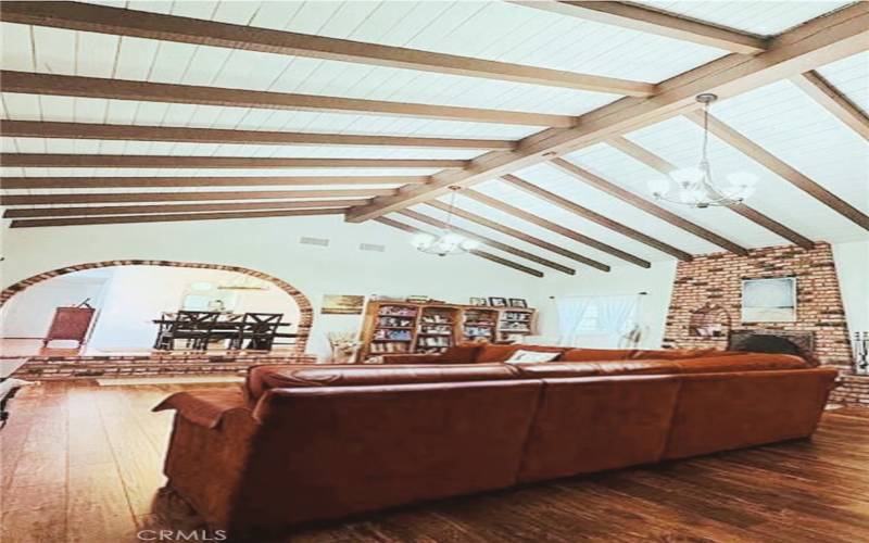 Over sized family room w/beautiful vaulted wood ceilings and laminate floors