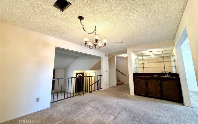 Dining/wet bar area