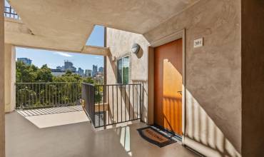 801 W Hawthorn St 301, San Diego, California 92101, 2 Bedrooms Bedrooms, ,2 BathroomsBathrooms,Residential Lease,Rent,801 W Hawthorn St 301,240020397SD