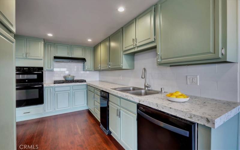 Beautiful gally kitchen with modern finishes