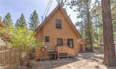 924 W Rainbow Boulevard, Big Bear City, California 92314, 2 Bedrooms Bedrooms, ,1 BathroomBathrooms,Residential,Buy,924 W Rainbow Boulevard,EV24178455