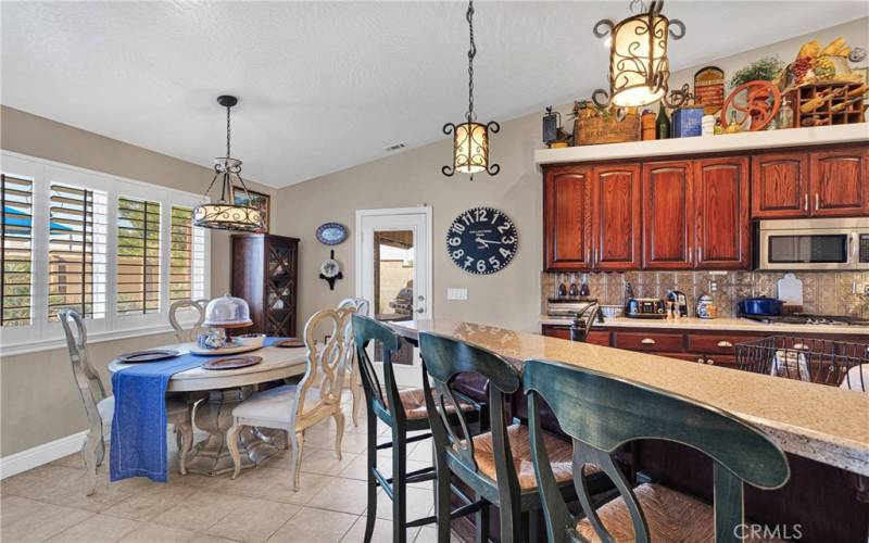 Kitchen with breakfast knook and breakfast bar