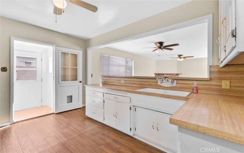 Beautiful & spacious kitchen.