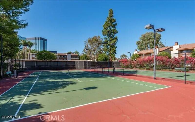 21551 burbank tennis