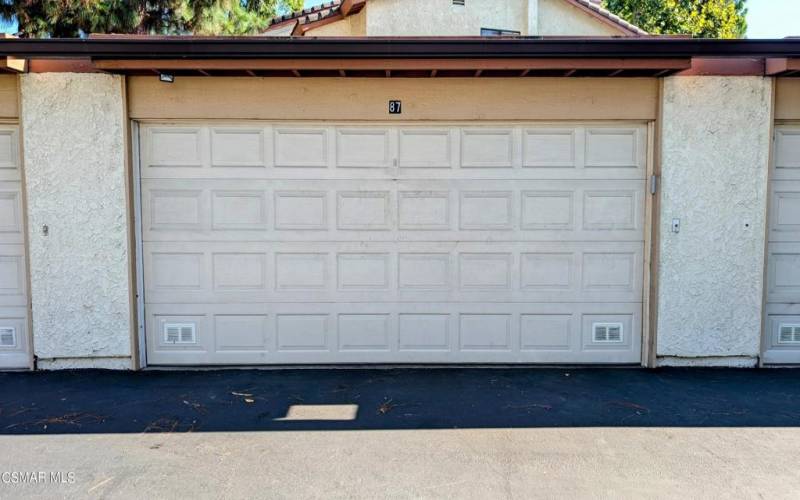 21551 Burbank Blvd. #87-garage pic