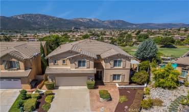 West-facing mountain and golf course views!