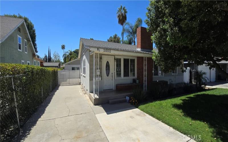 Front of property from street.  Front house not included in this rental.