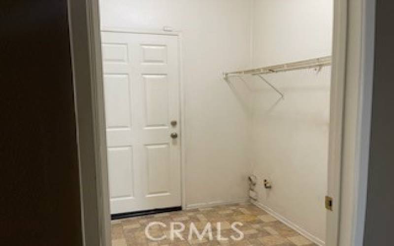 Laundry room in 14615 Tucson St, Victorville CA 92394