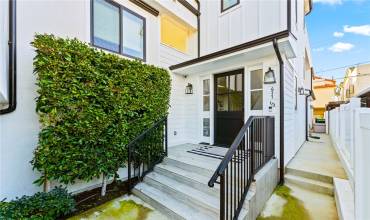 411 Heliotrope Avenue 1/2, Corona del Mar, California 92625, 3 Bedrooms Bedrooms, ,3 BathroomsBathrooms,Residential Lease,Rent,411 Heliotrope Avenue 1/2,PW24179812