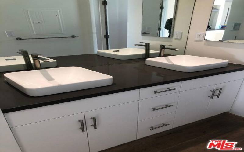 Dual Sinks