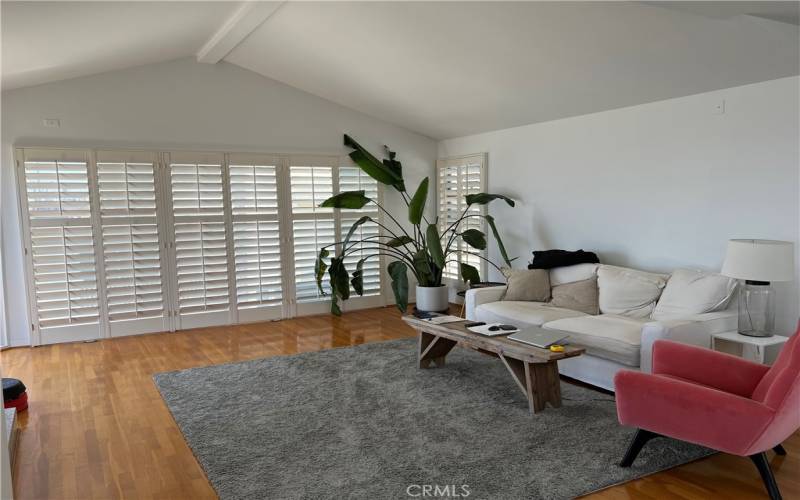 Vaulted Ceilings and Hardwood Floors