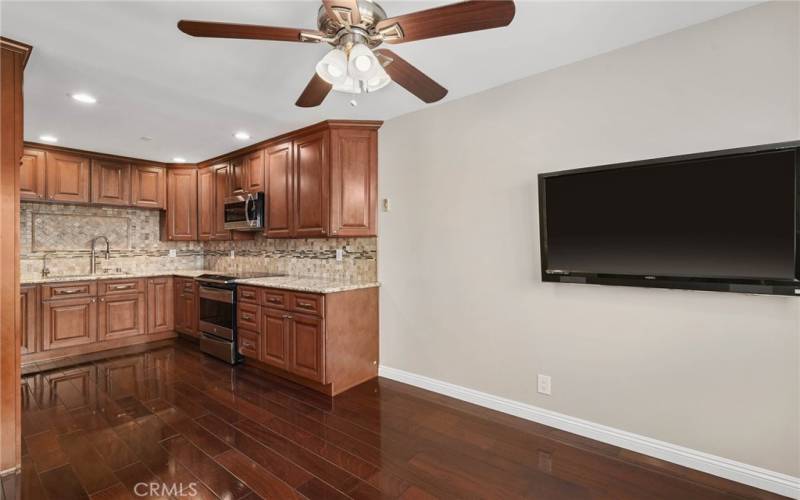 Dining Area to Kitchen