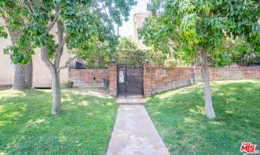 4368 W 8th Street 17, Los Angeles, California 90005, 3 Bedrooms Bedrooms, ,3 BathroomsBathrooms,Residential,Buy,4368 W 8th Street 17,24433471