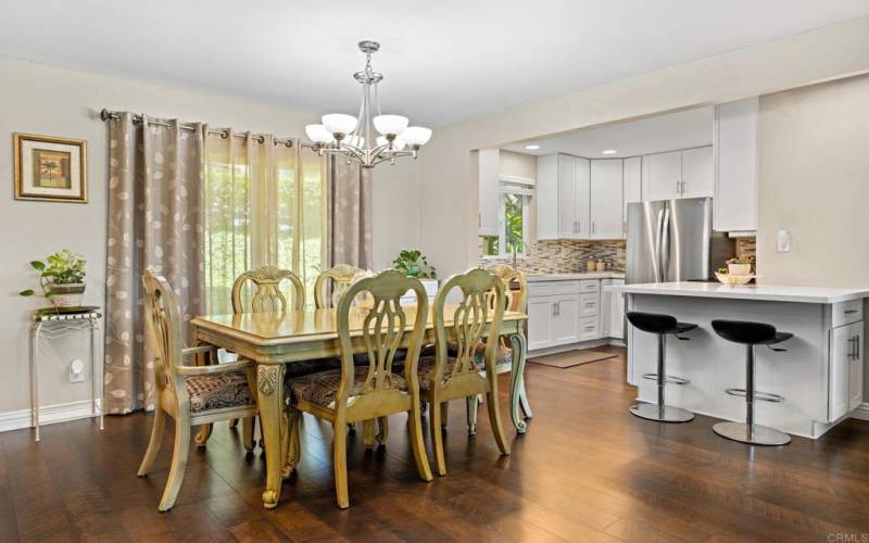 Looking toward kitchen