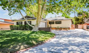 44446 Loneoak Avenue, Lancaster, California 93534, 3 Bedrooms Bedrooms, ,2 BathroomsBathrooms,Residential,Buy,44446 Loneoak Avenue,SR24179478