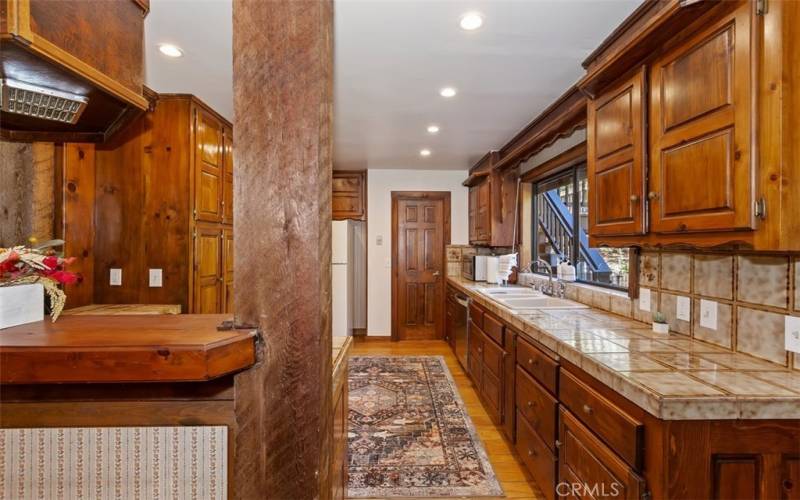 KITCHEN, NOTE THE BEAUTIFUL WOOD CABINETS