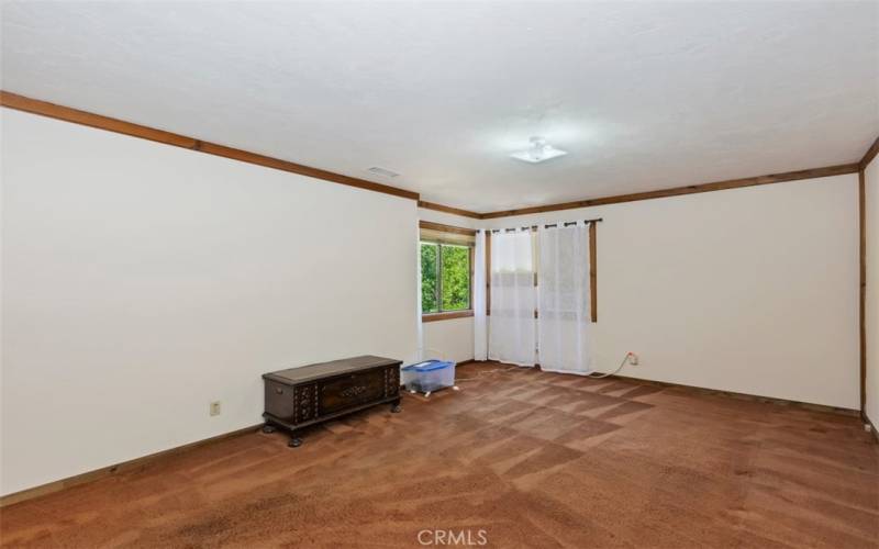 LARGE BEDROOM