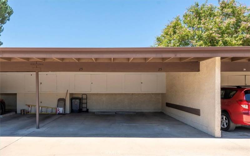 2 Carport parking spaces with lockable storage