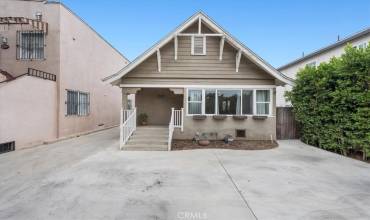 1781 W 25th Street, Los Angeles, California 90018, 3 Bedrooms Bedrooms, ,2 BathroomsBathrooms,Residential,Buy,1781 W 25th Street,SB24114249